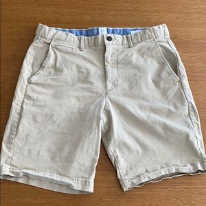 GAP Khaki shorts